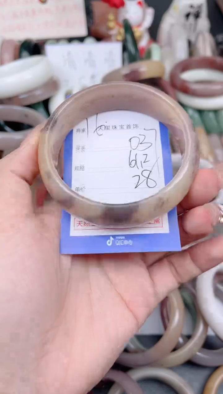未镶嵌手镯石英质玉037
