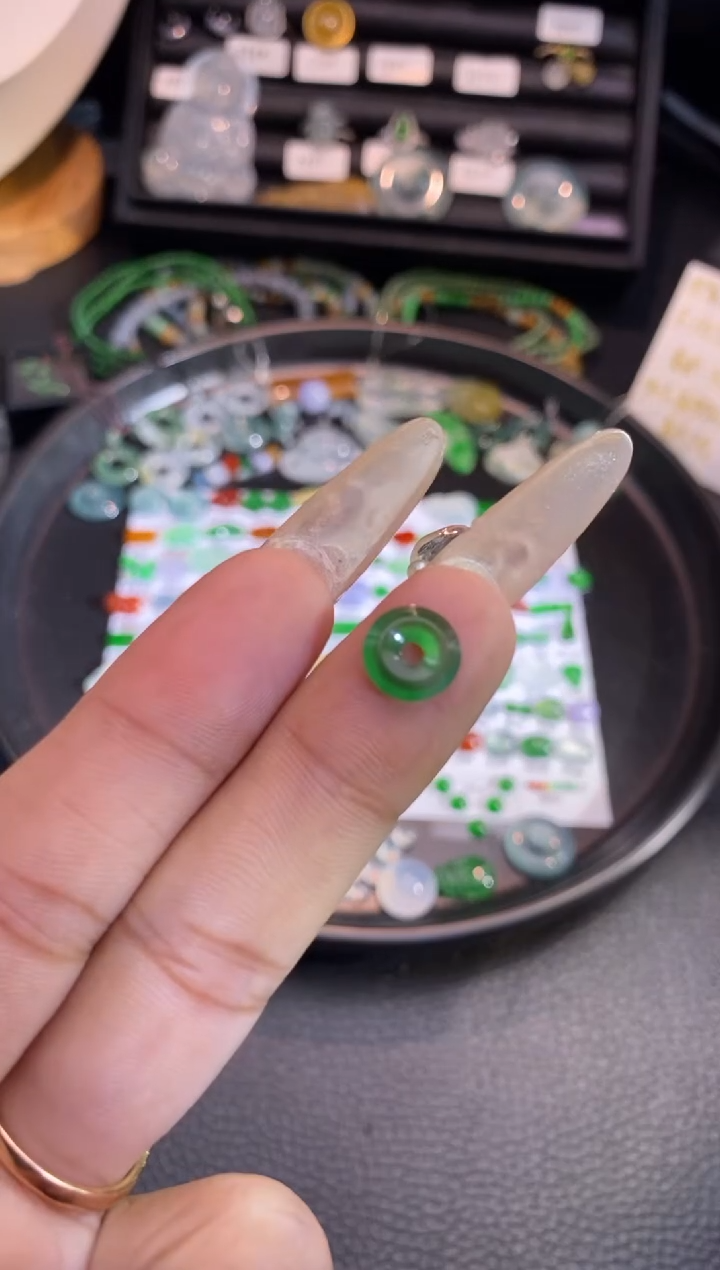 【闪购商品】翡翠挂件未镶嵌圈