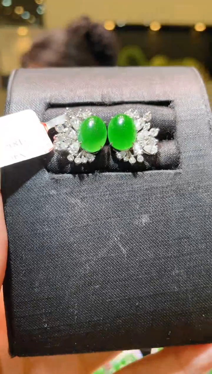 【闪购商品】翡翠吊坠(不含链)18K金镶嵌A46