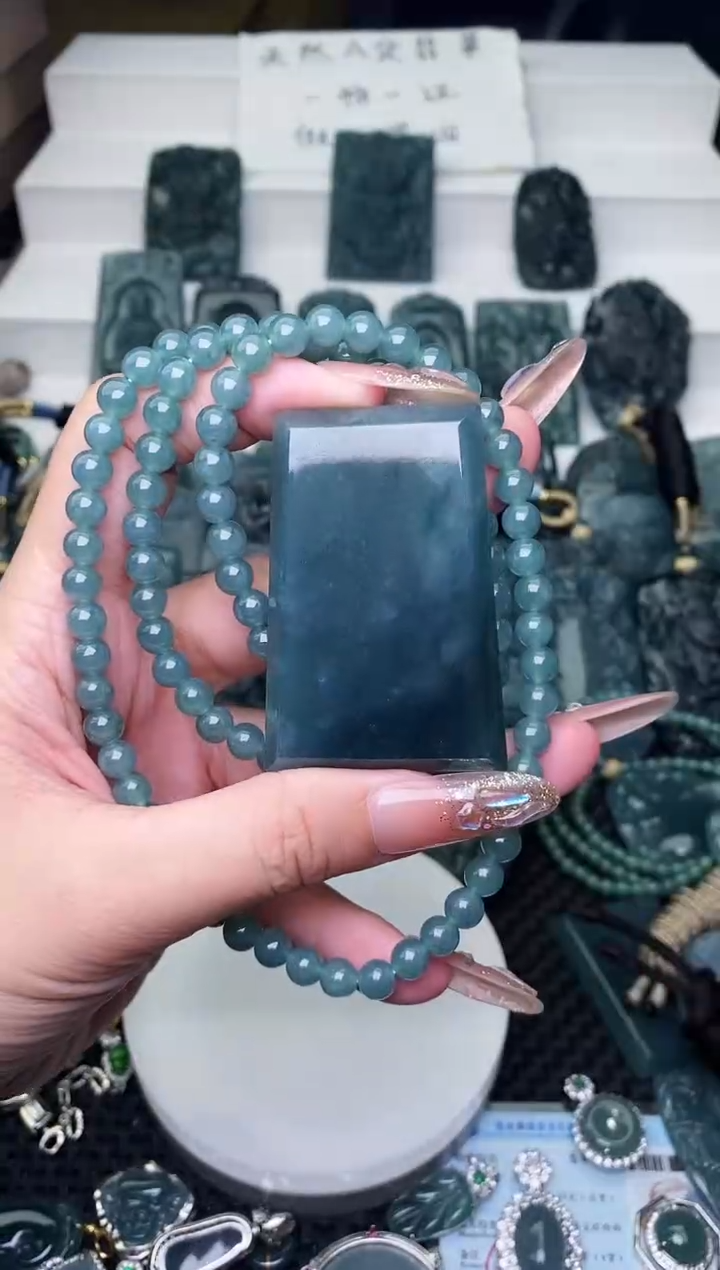 颈饰未镶嵌翡翠          