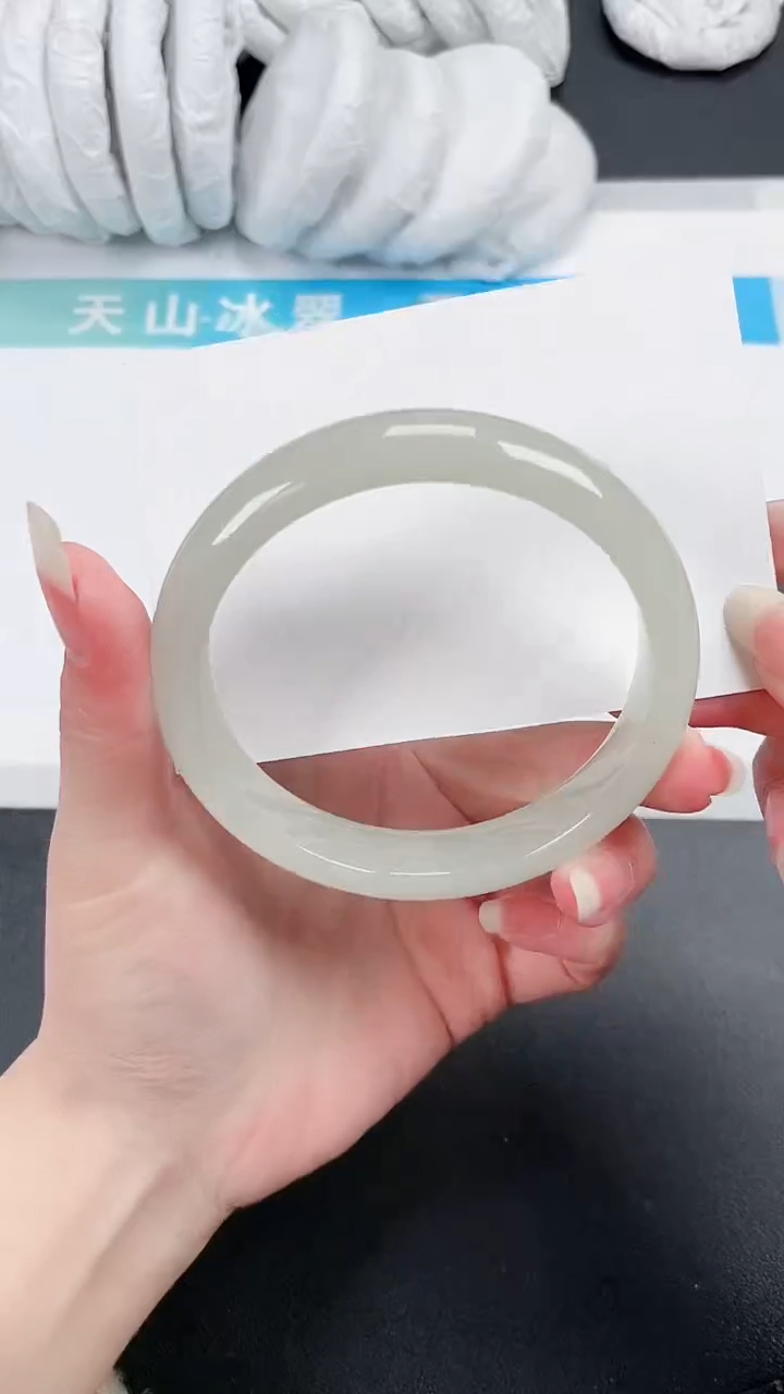 【闪购商品】石英质玉手镯未镶嵌468-64.2