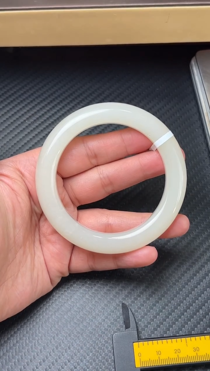 未镶嵌手镯和田玉和田黑山微色差57+mM