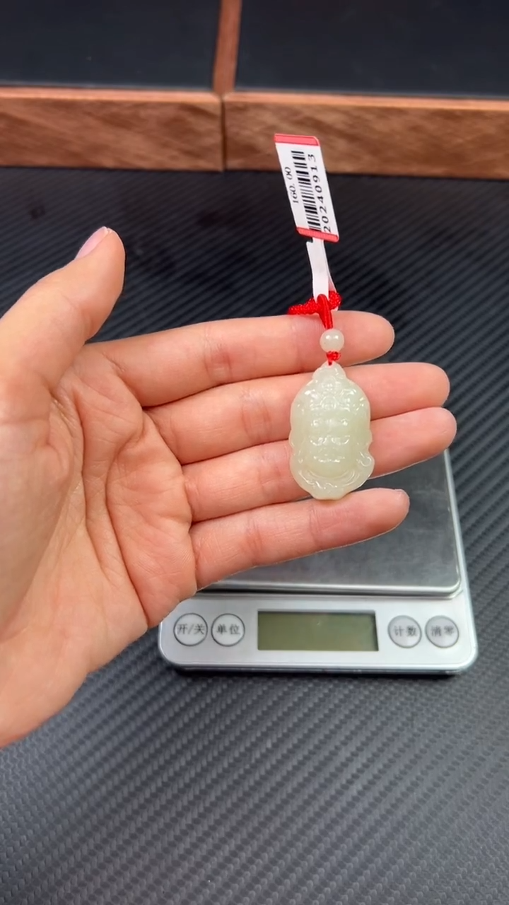 【闪购商品】和田玉吊坠(赠链)未镶嵌且末微色差近矿