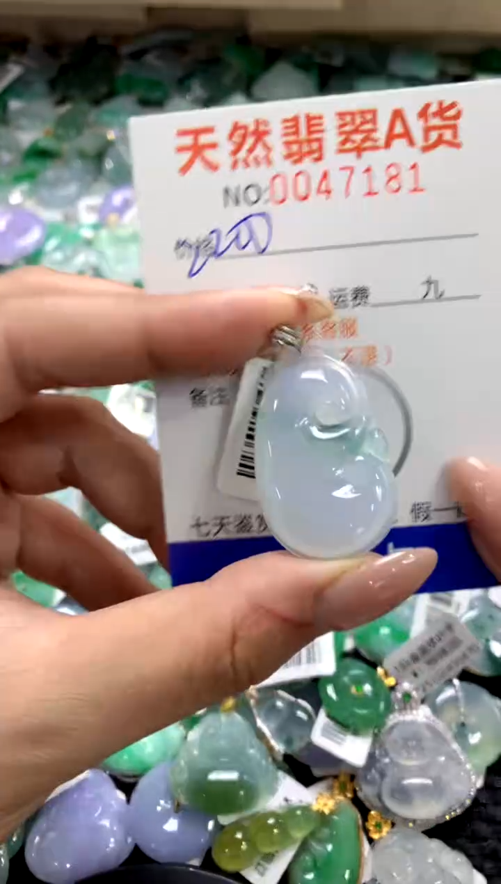 颈饰18K金镶嵌翡翠1111111111111111