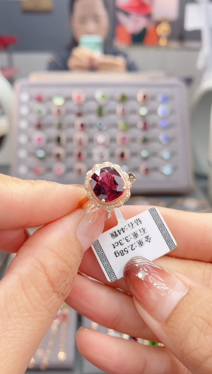 18K金镶嵌戒指碧玺3.3