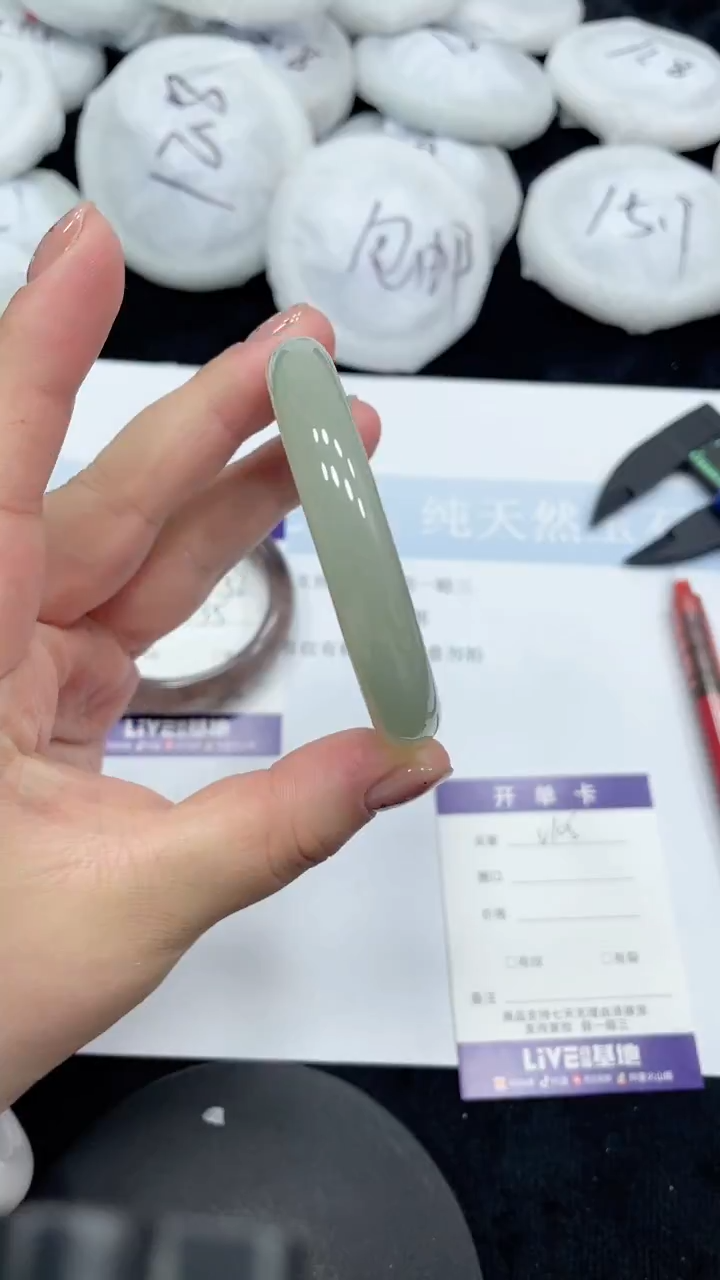 石英质玉手镯未镶嵌v105