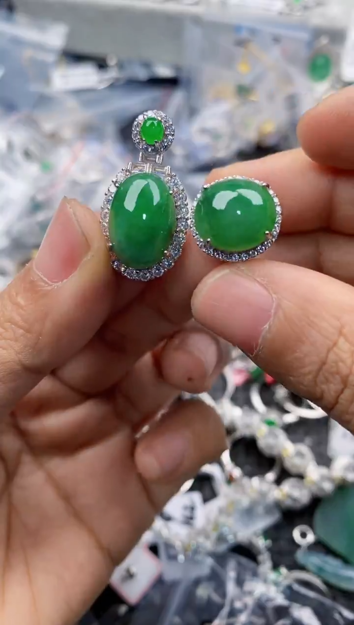 银S925镶嵌戒指翡翠777      2