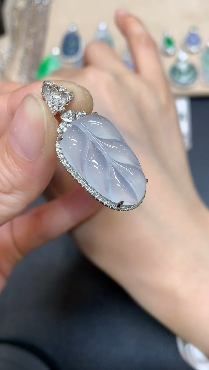 【闪购商品】翡翠吊坠(不含链)18K金镶嵌树叶【无服务费