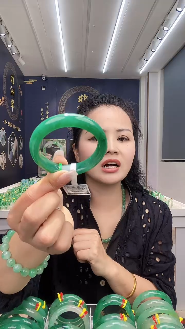 石英质玉手镯未镶嵌12