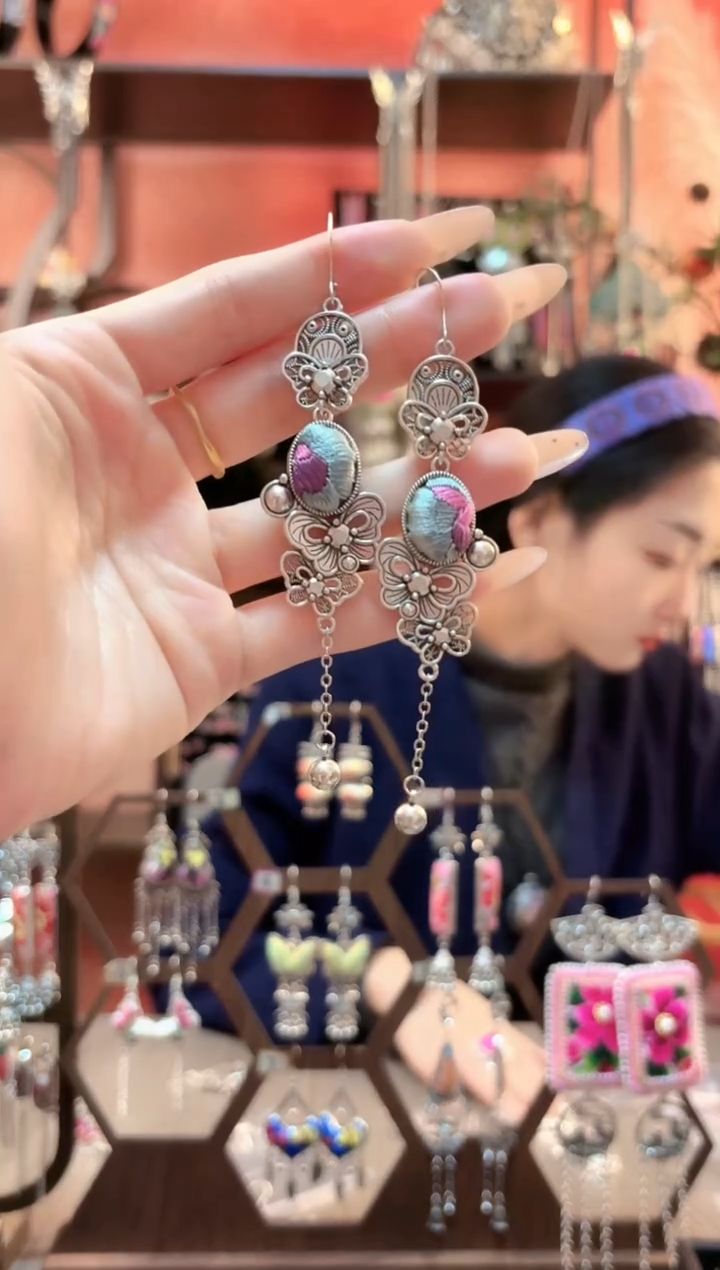 织绣云织谣民族风精美饰品 196