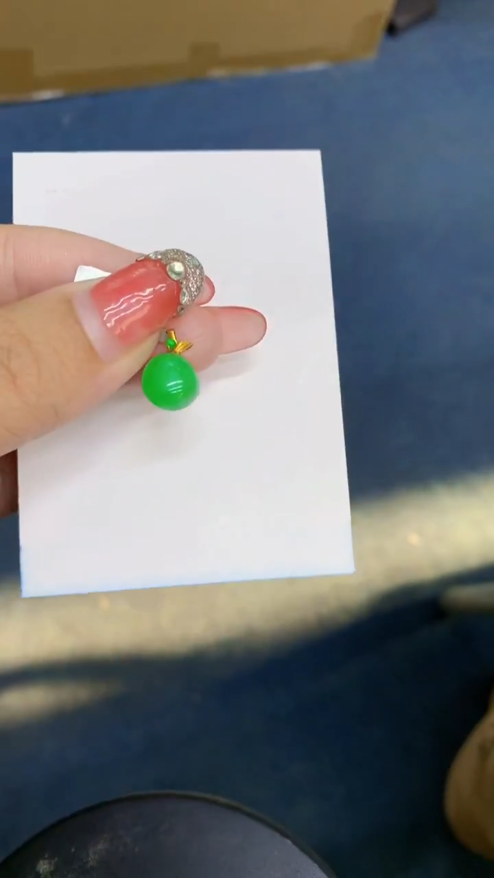 颈饰18K金镶嵌翡翠1