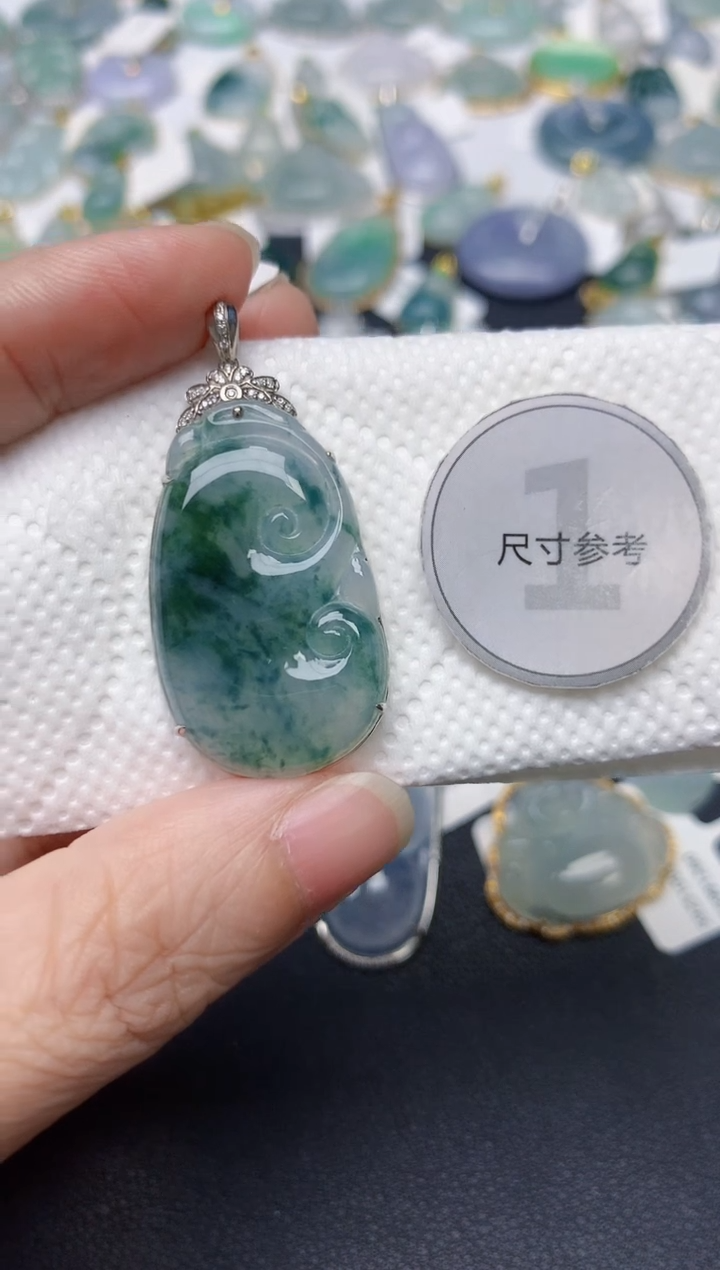 颈饰18K金镶嵌翡翠天然缅甸A货翡翠1