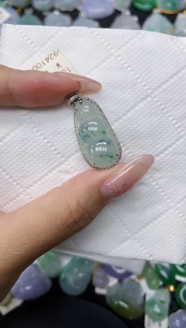 颈饰18K金镶嵌翡翠1111111111