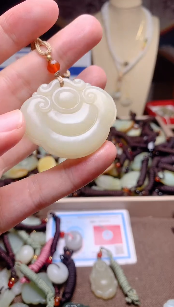 和田玉未镶嵌颈饰1