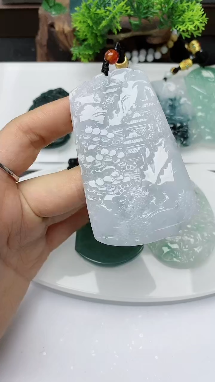 【闪购商品】翡翠颈饰未镶嵌        