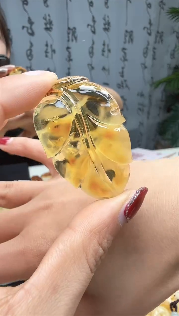 【闪购商品】琥珀裸石未镶嵌挂坠