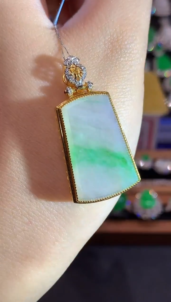 吊坠(不含链)18K金镶嵌翡翠如*姐无鉴赏 多样性发其一