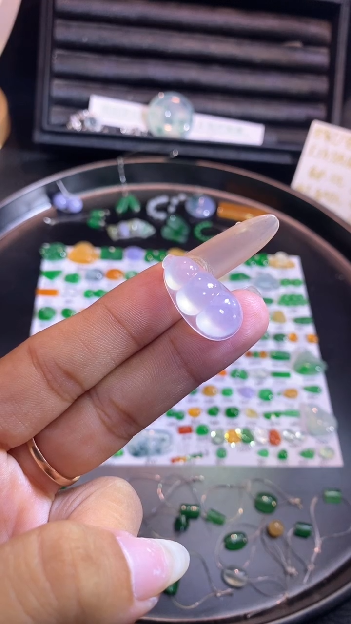 翡翠挂件未镶嵌豆子