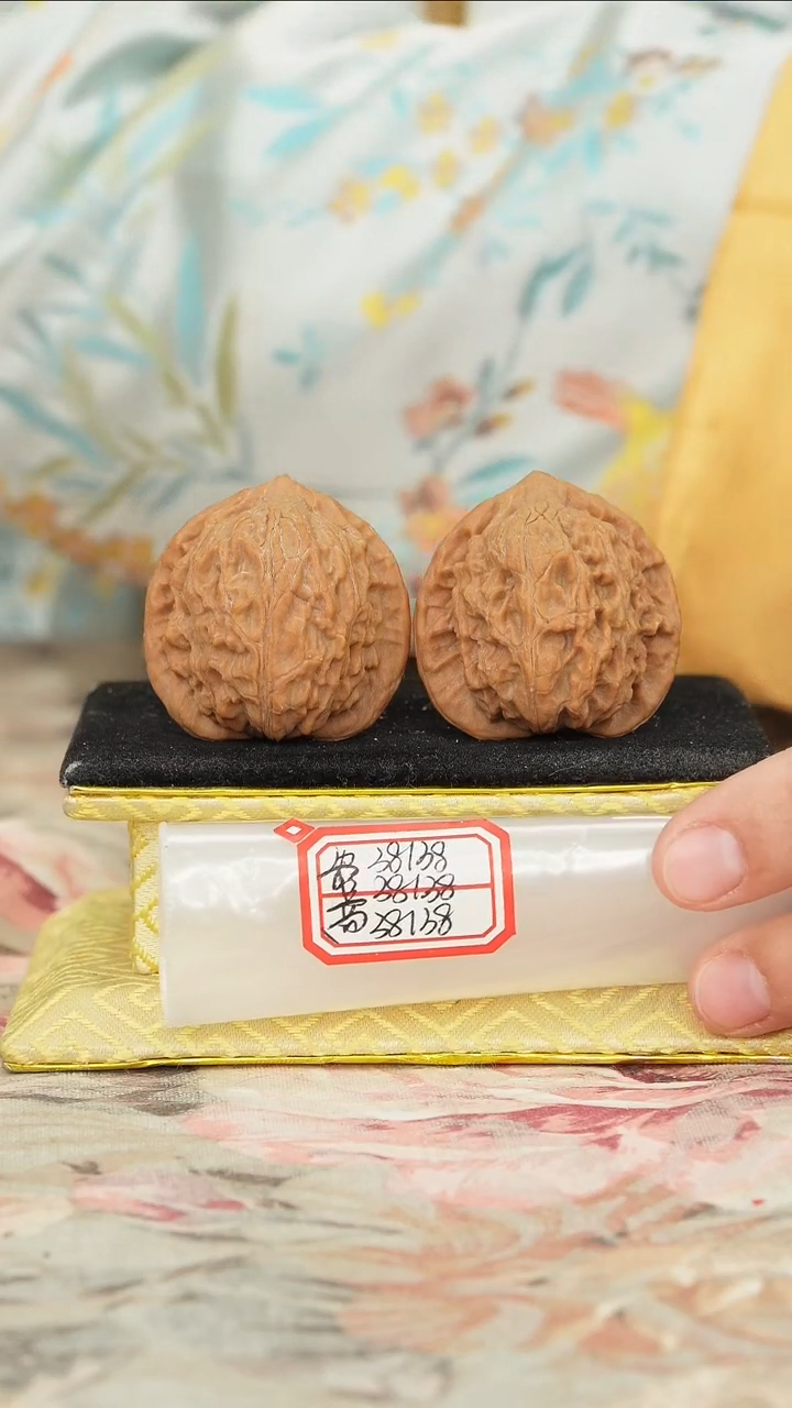 【闪购商品】文玩核桃把件罗家沟