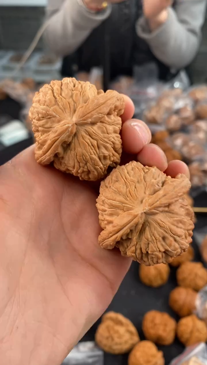 【闪购商品】文玩核桃把件白狮子44-x131