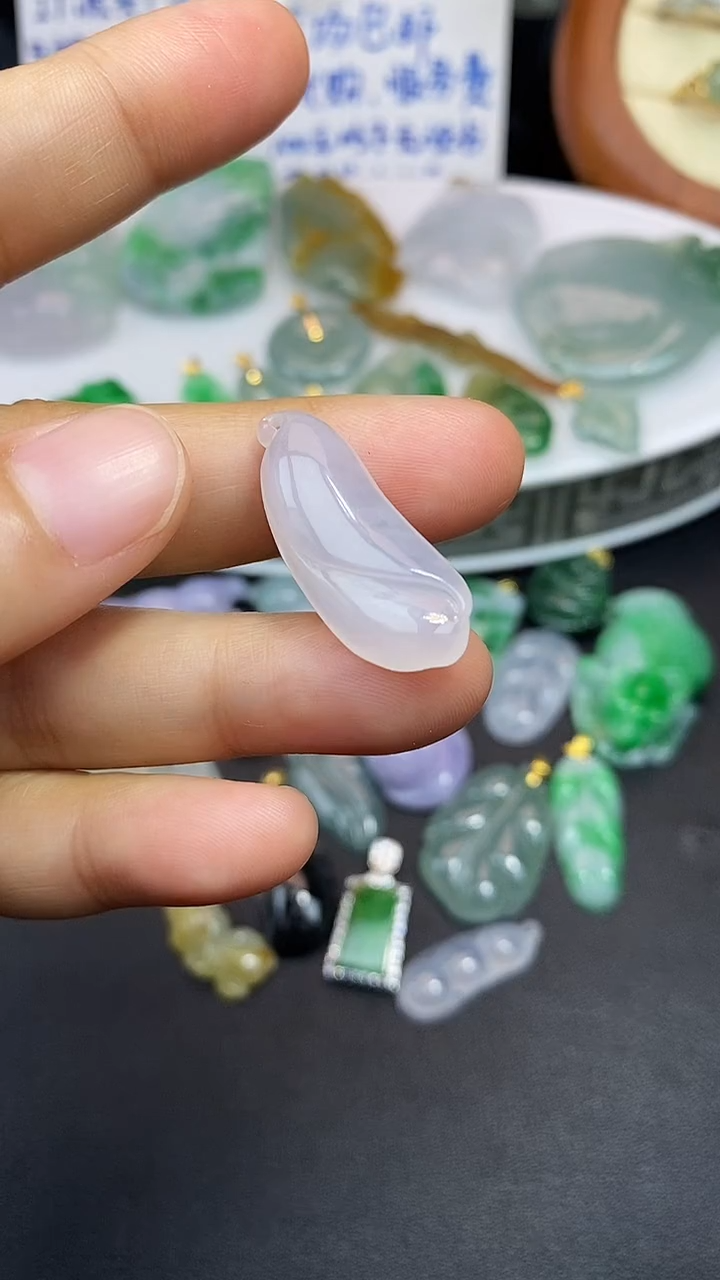 颈饰未镶嵌翡翠吊坠