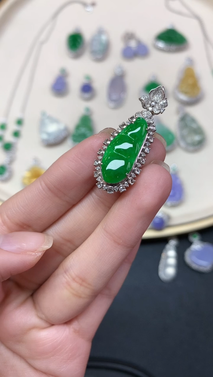 【闪购商品】翡翠吊坠(不含链)18K金镶嵌吊坠A353|13800