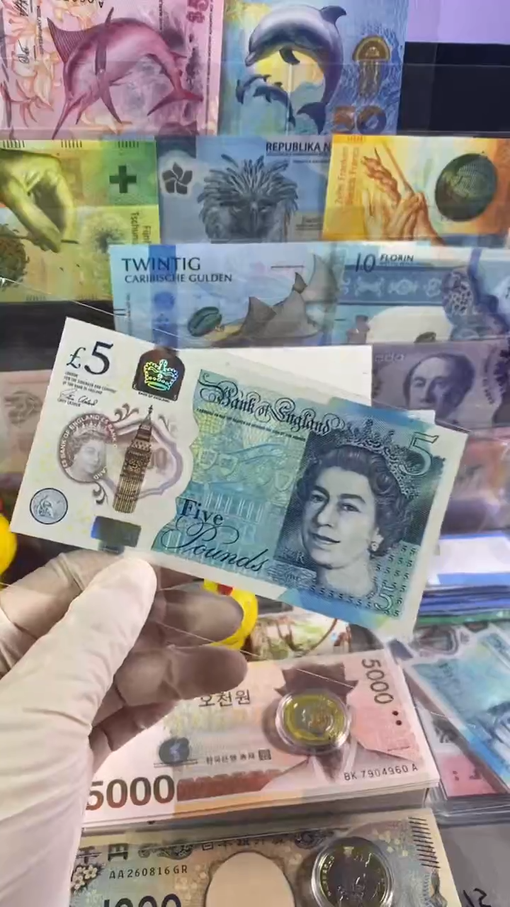 纸币英国5 2015年版女王塑料钞有47号码