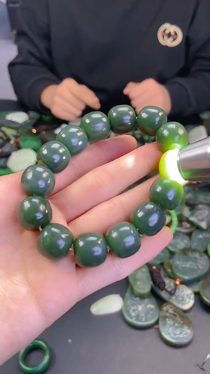 颈饰未镶嵌和田玉1