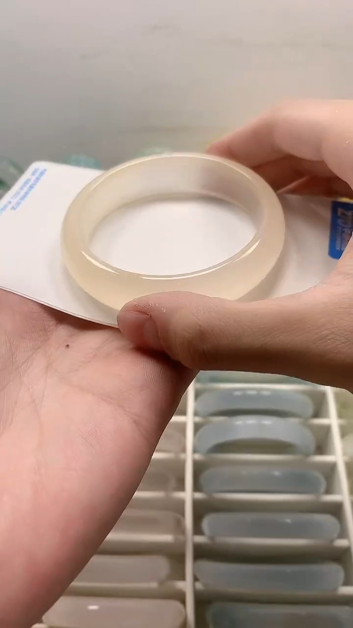 未镶嵌手镯石英质玉手镯1008