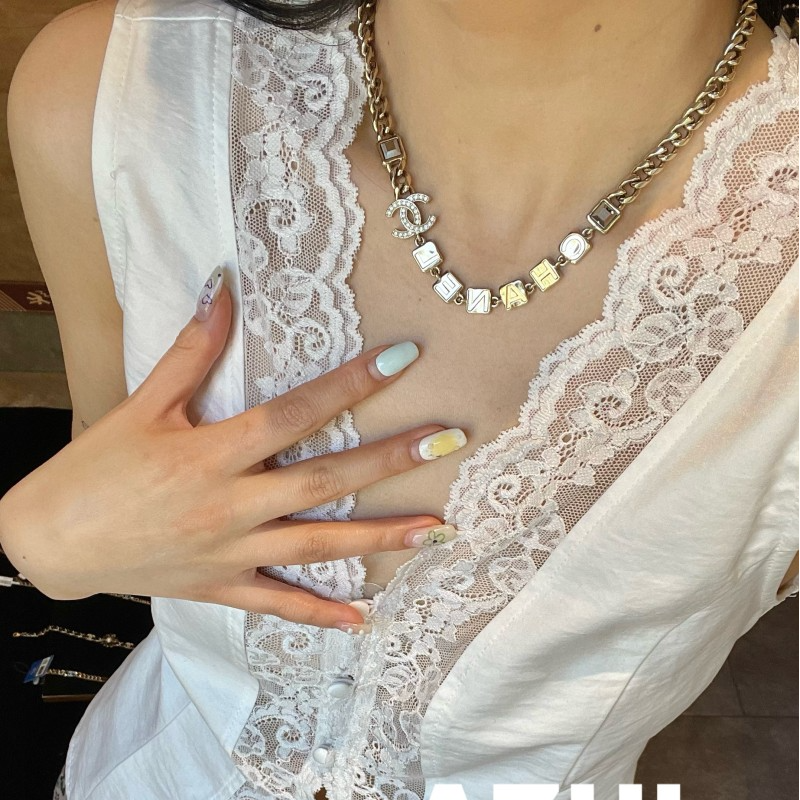 99新 Chanel/香奈儿 Azul-24C浅金色方块字母水钻双C项链/50922
