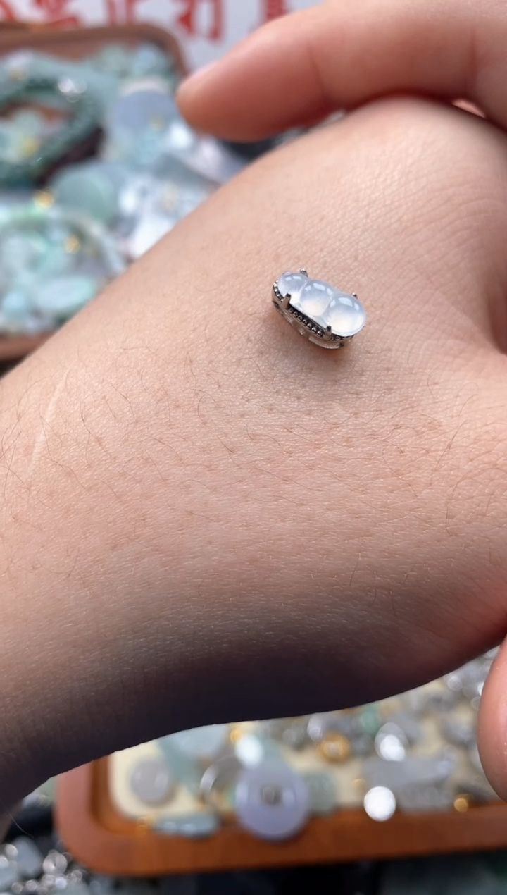 【闪购商品】翡翠颈饰未镶嵌哥哥