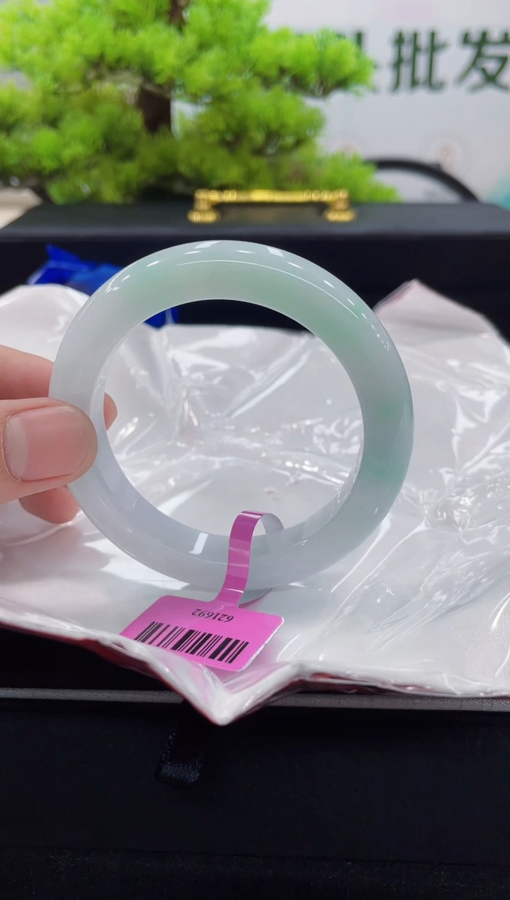 【闪购商品】翡翠手镯未镶嵌手镯