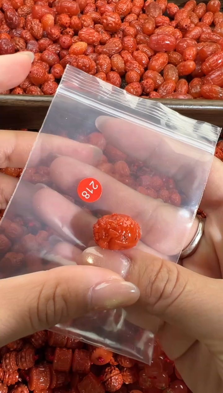 南红玛瑙未镶嵌颈饰1