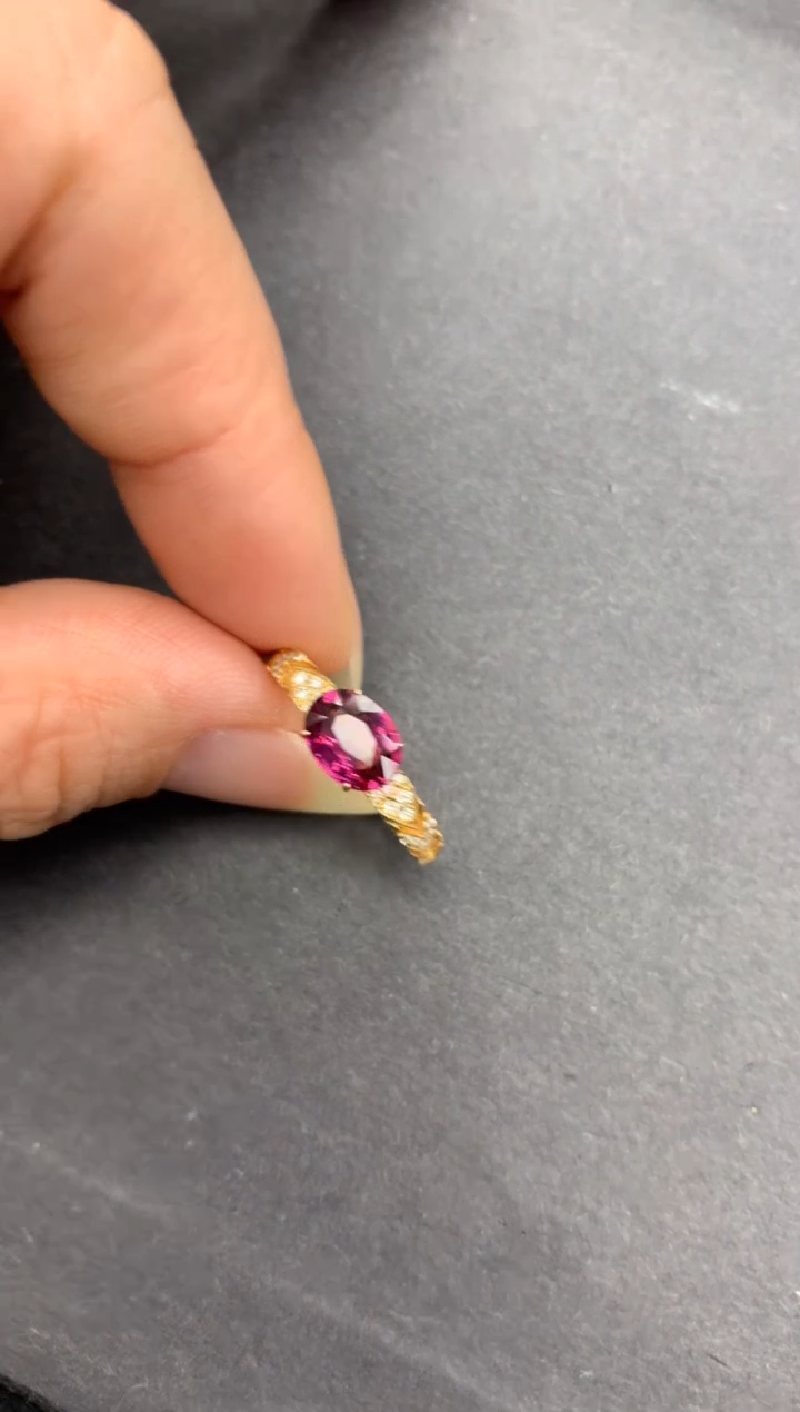 【闪购商品】石榴石戒指18K金镶嵌1.4克拉