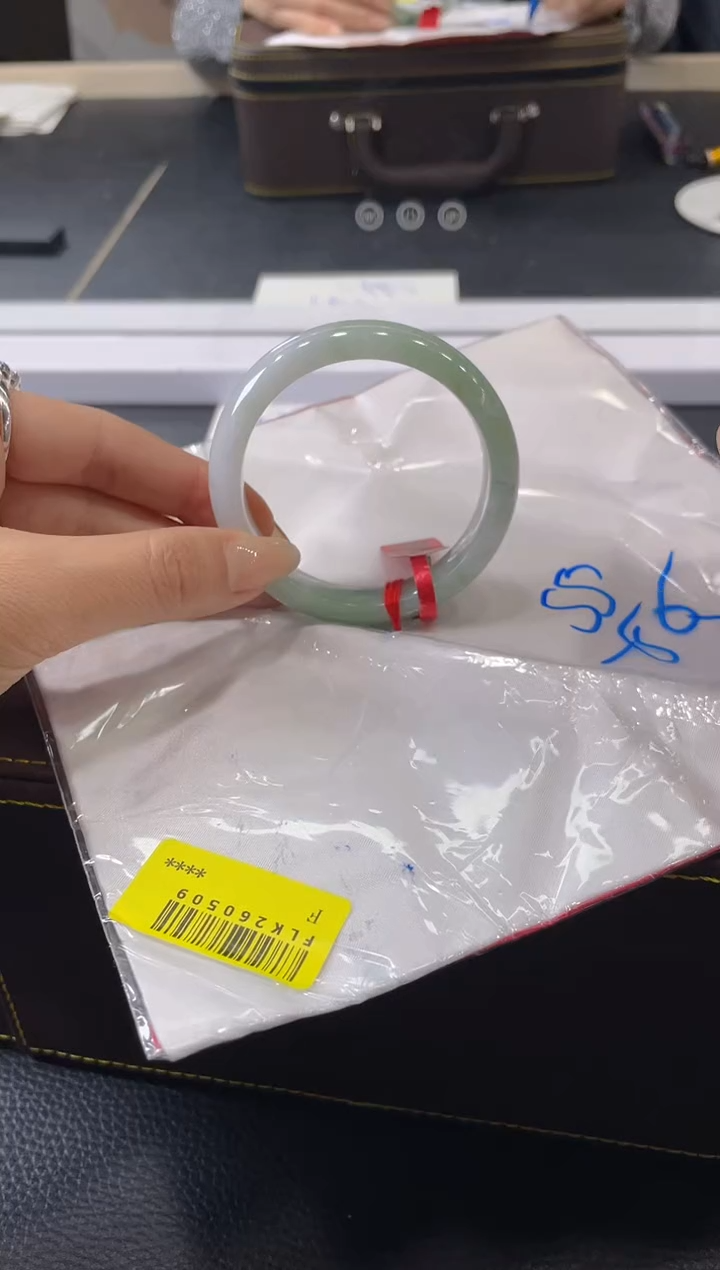 【闪购商品】翡翠手镯未镶嵌手镯