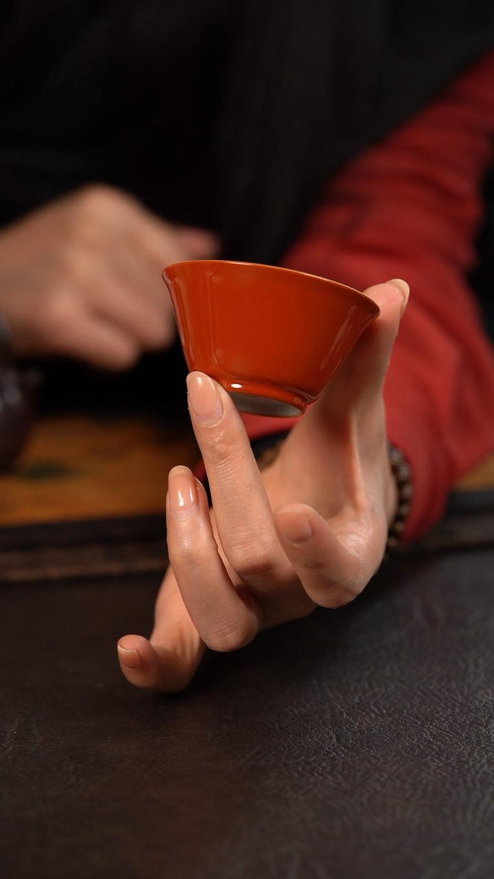 【闪购商品】杯云霞珍藏古彩描金珊瑚红马蹄杯