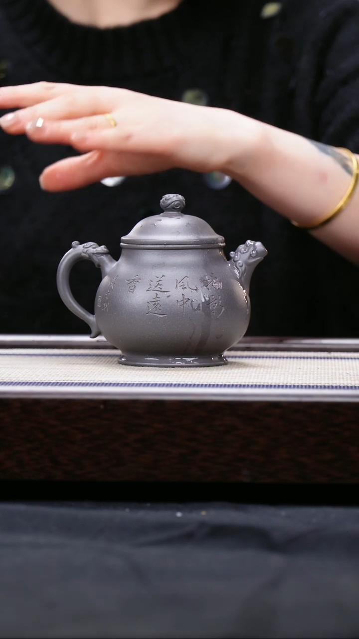 【闪购商品】紫砂茶壶天青泥 龙盘刻绘莲花 