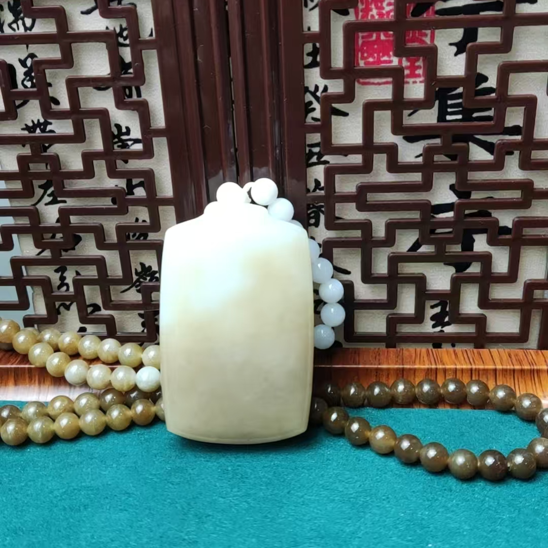 和田玉且末糖白无事牌吊坠