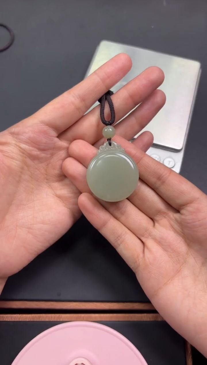 【闪购商品】和田玉吊坠(赠链)未镶嵌且末微色差近矿吊坠