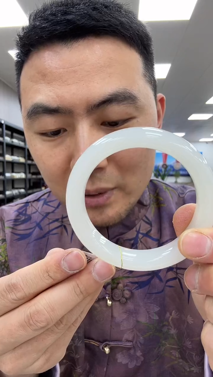 【闪购商品】和田玉手镯未镶嵌60  220