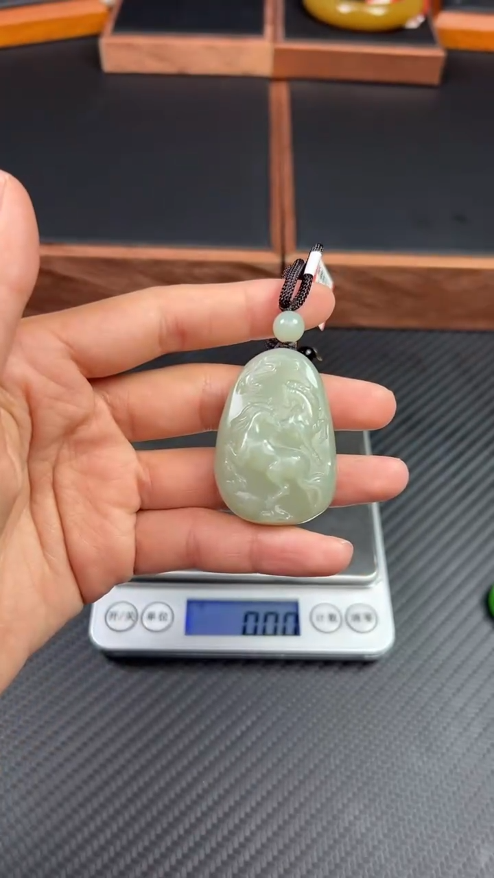 【闪购商品】和田玉吊坠(赠链)未镶嵌且末微色差近矿