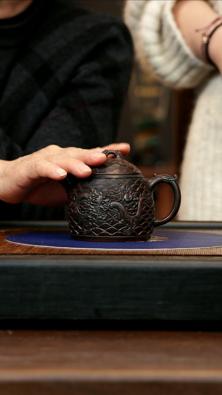 【闪购商品】紫砂茶壶BYM 红木烧 浮雕秦权 