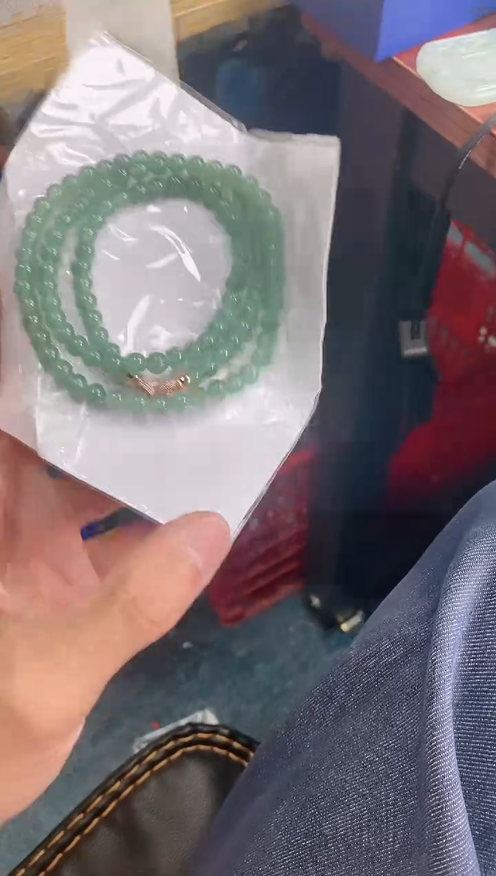翡翠未镶嵌颈饰           
