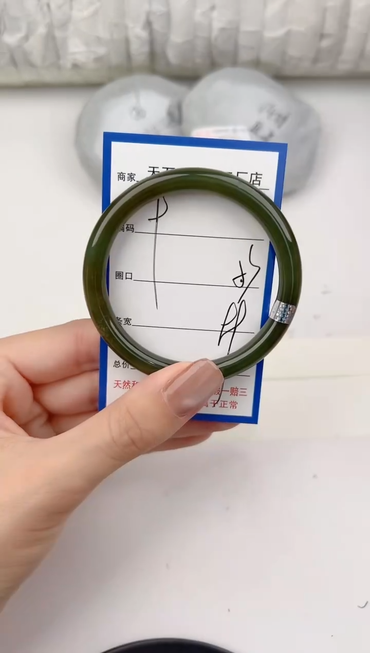 和田玉手镯未镶嵌9颜色微差无瑕疵