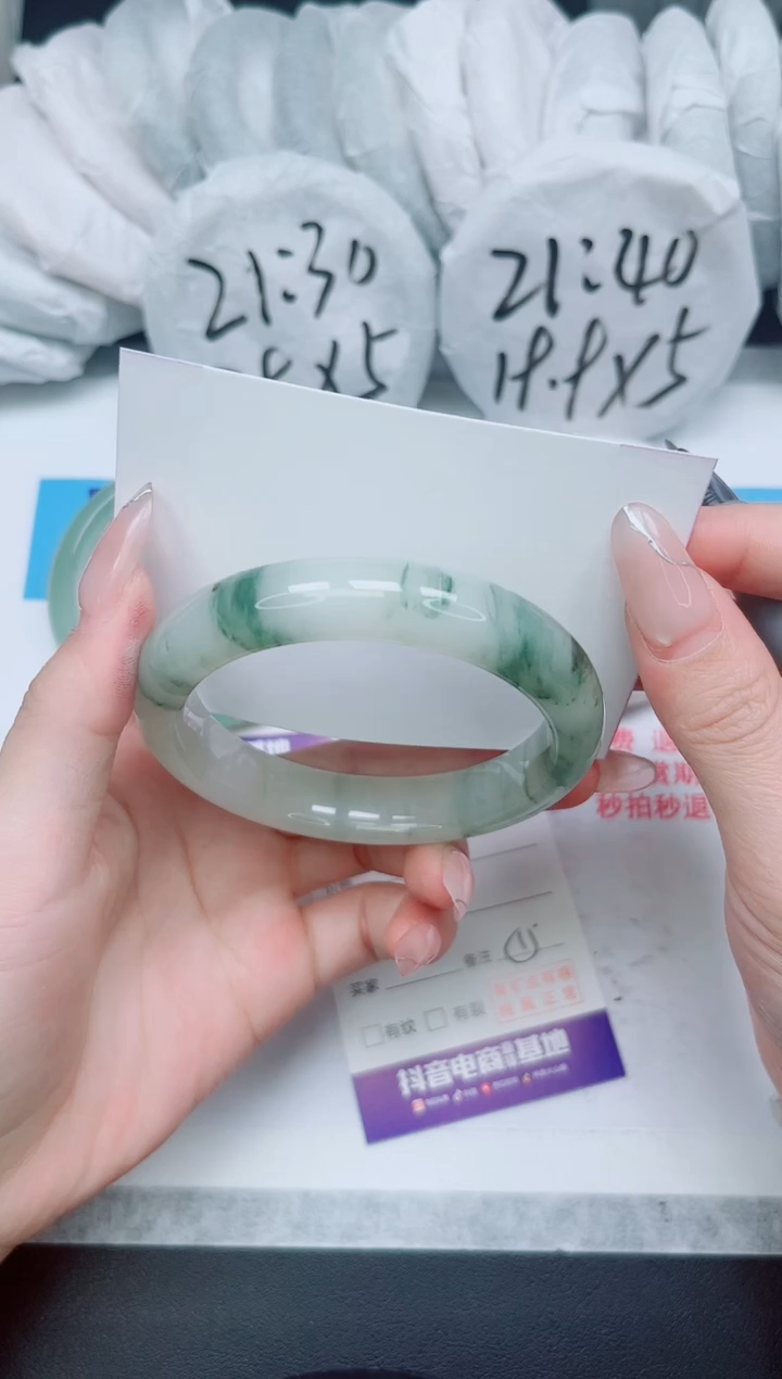 【闪购商品】石英质玉手镯未镶嵌270