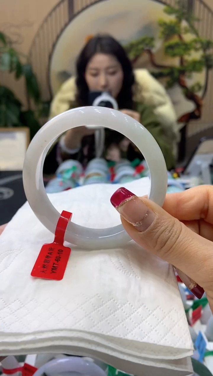 【闪购商品】翡翠手镯未镶嵌99904575