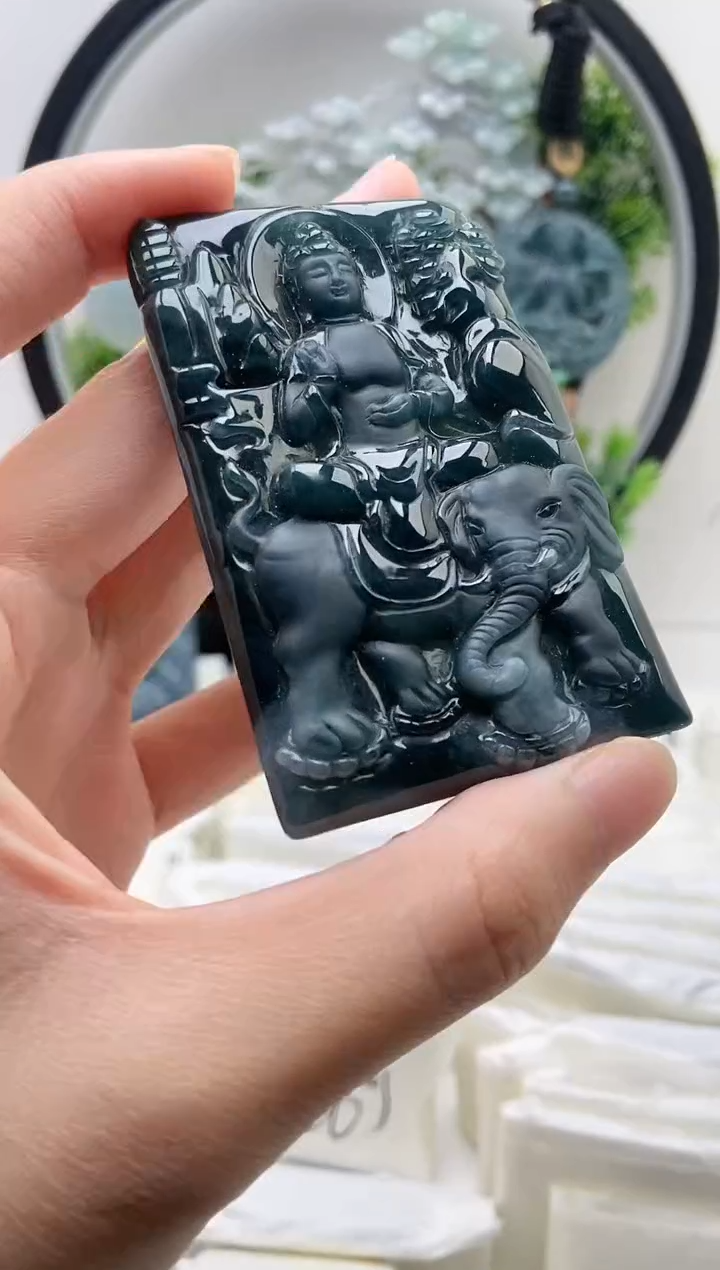 翡翠未镶嵌颈饰-普贤