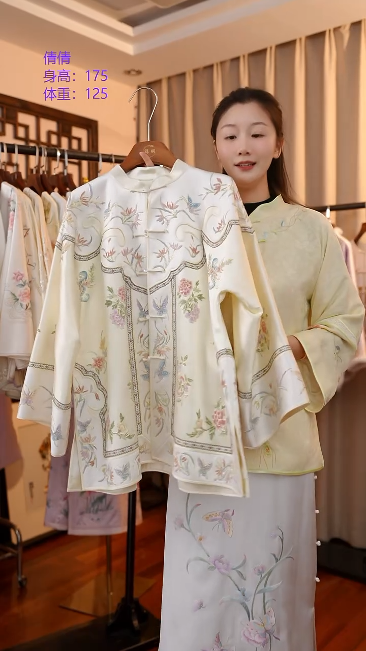 刺绣云肩太太服 非遗苏绣服饰一物一件