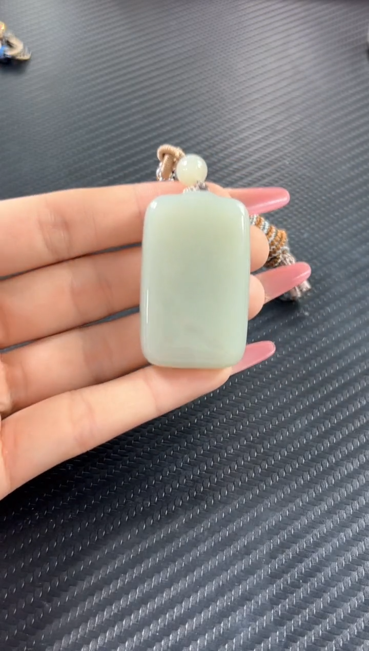 和田玉未镶嵌吊坠(赠链)且末微色差近矿吊坠Kj