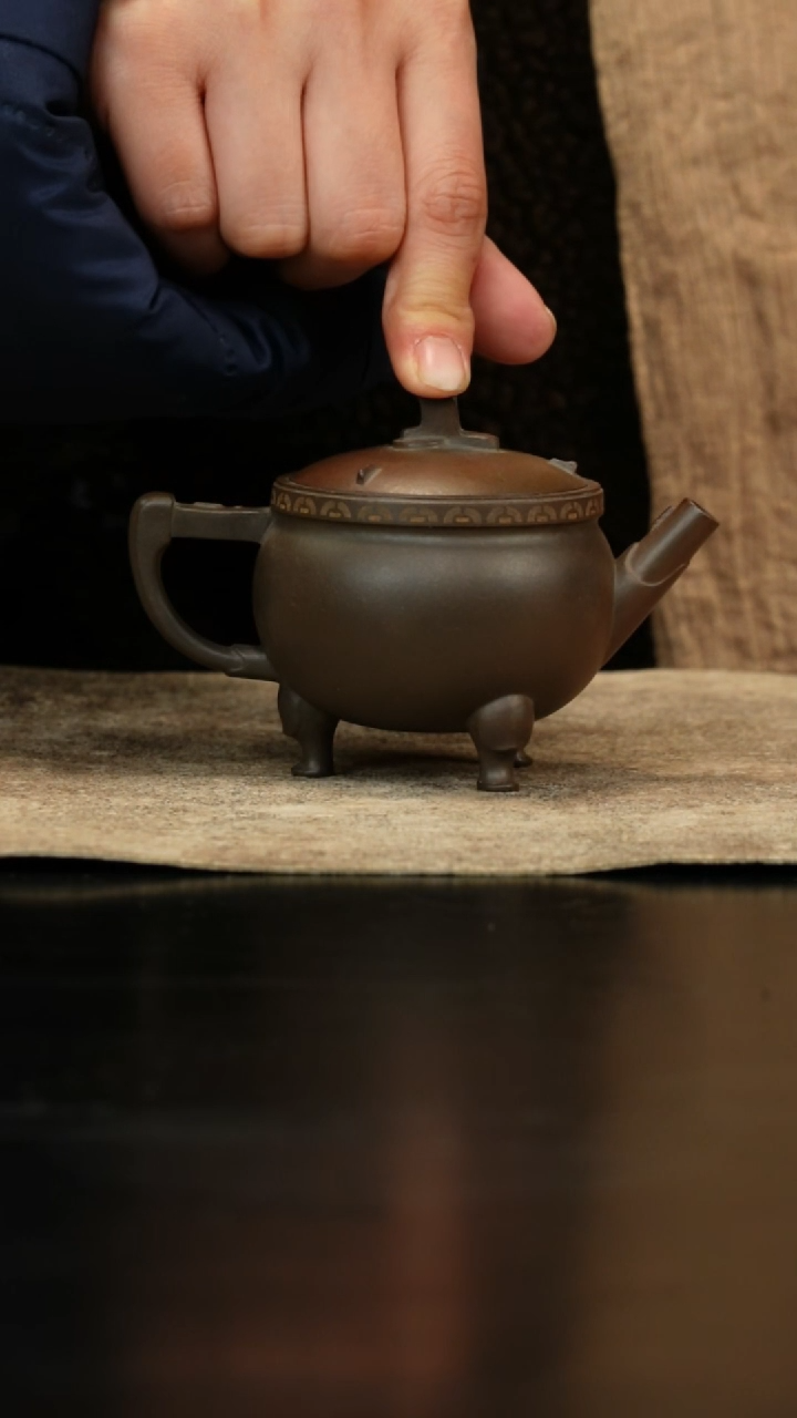 【闪购商品】三川堂紫砂柴烧九鼎壶